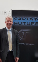 Thomas Reiter am Futuremania-Stand
